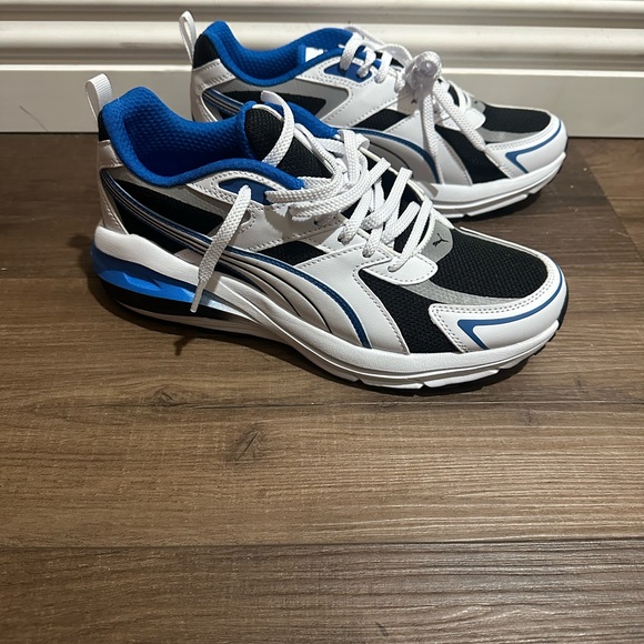 Puma Men's Athletic Shoes Black White Blue New - Picture 2 of 6